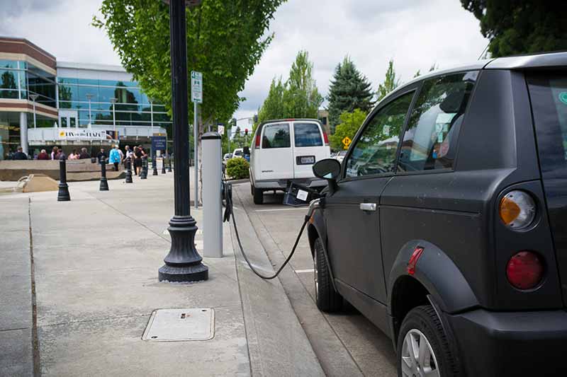 China rapidly expands electric vehicle charging network nationwide